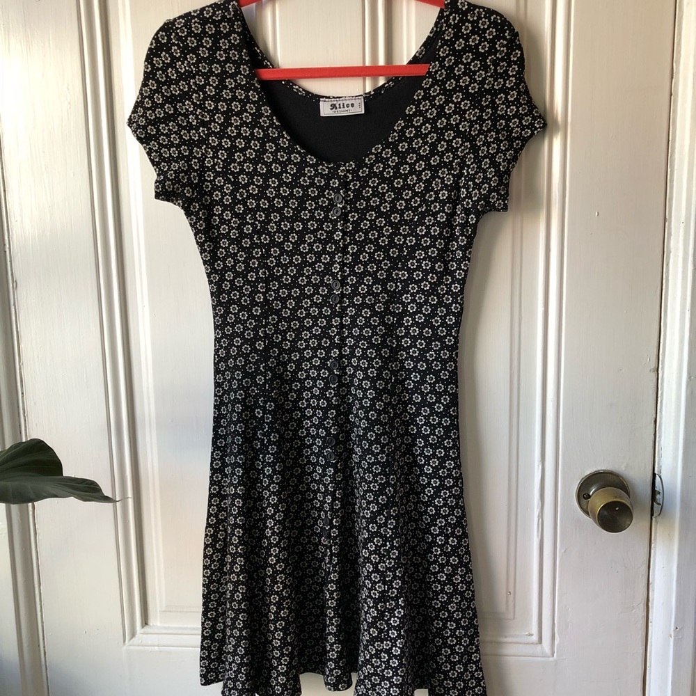 Vintage Black Button Up Daisy Dress 👗